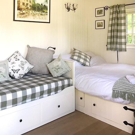 Beautiful Shepherd'S Hut - Lois Weedon Weston  Luaran gambar