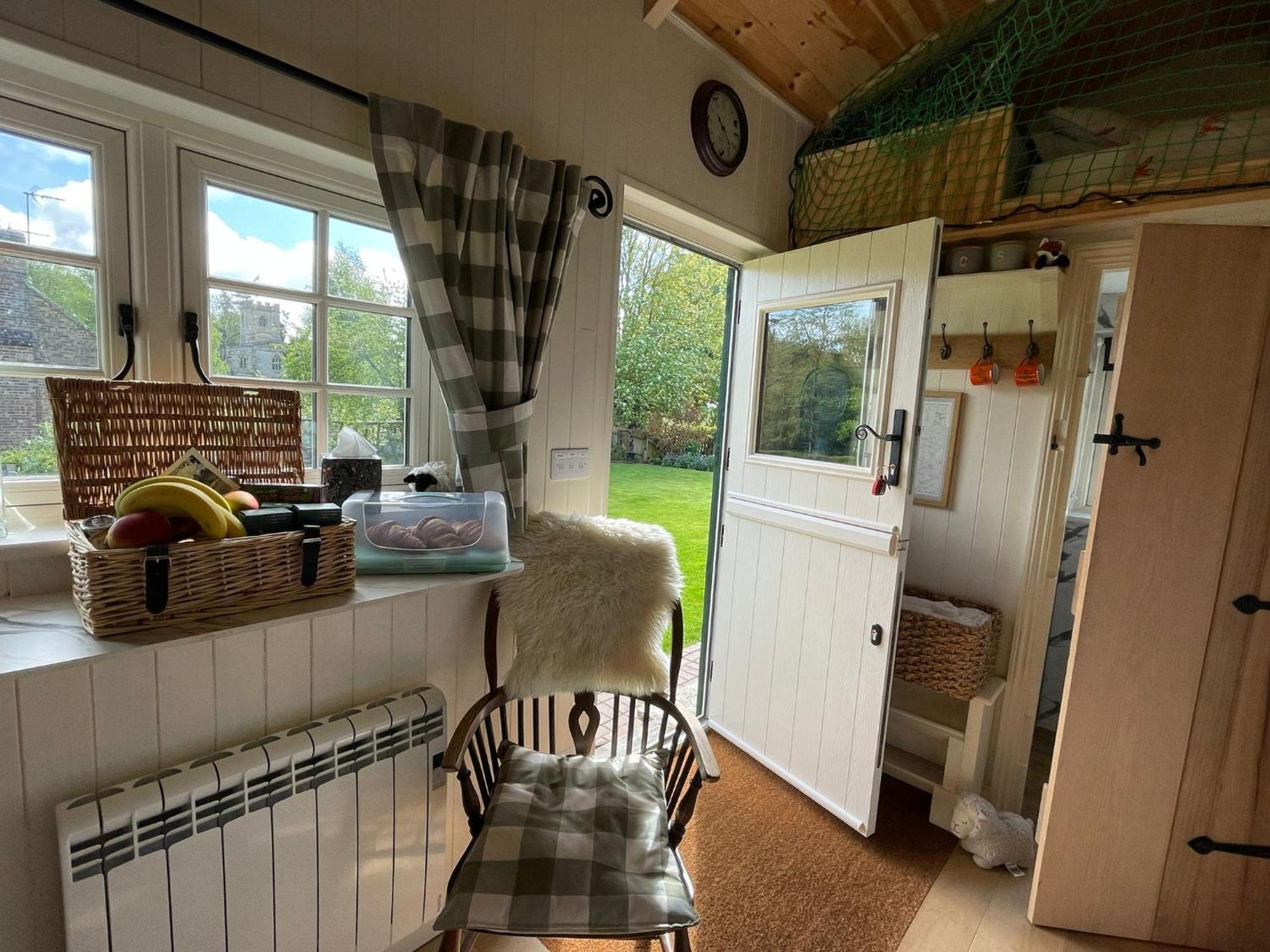 Beautiful Shepherd'S Hut - Lois Weedon Weston  Luaran gambar