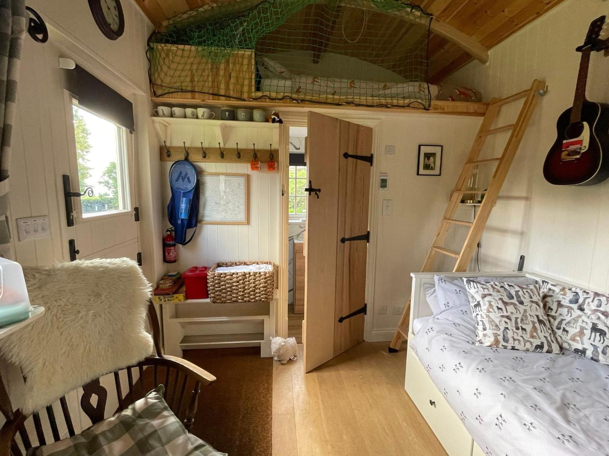 Beautiful Shepherd'S Hut - Lois Weedon Weston  Luaran gambar